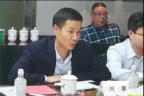 同1天，9家物流公司，1000台东风中置轴轿运车！1.jpg