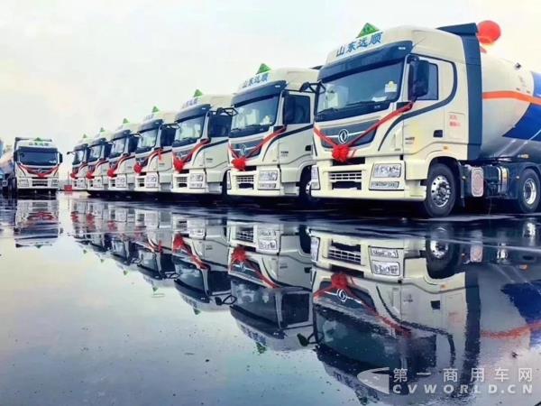 东风天龙旗舰危化版正式向全国发布，首批20台交付用户1.jpg
