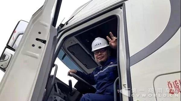 东风天龙旗舰危化版正式向全国发布，首批20台交付用户4.jpg