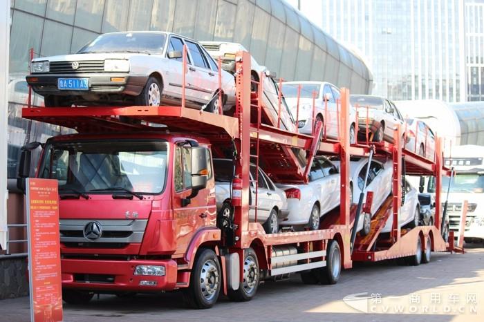豪瀚J5G 6×2中置轴车辆运输车.jpg