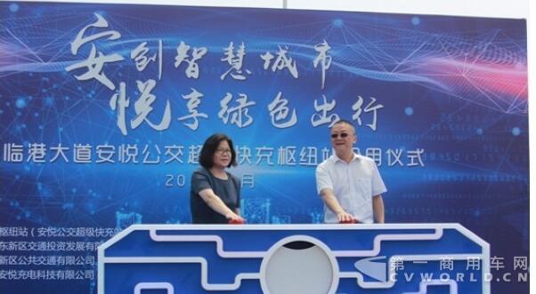 仪式现场.jpg 仪式现场.jpg