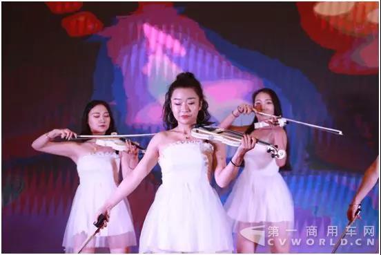 521辆！新J6四季款山东区域品鉴会现场订单都是爱你的样子2.jpg