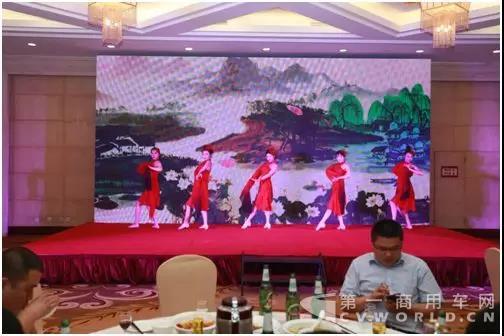 521辆！新J6四季款山东区域品鉴会现场订单都是爱你的样子6.jpg