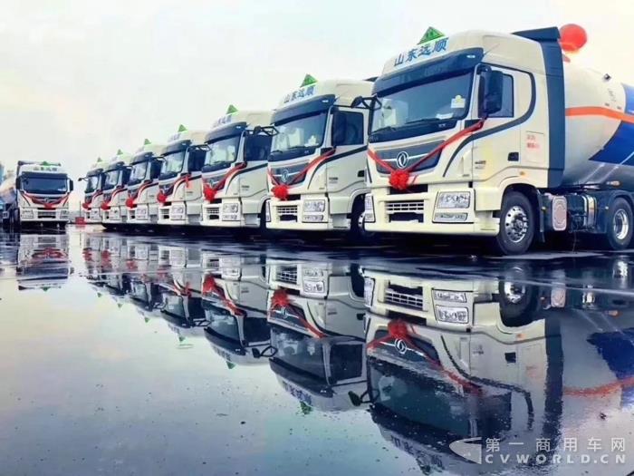 东风天龙旗舰.jpg