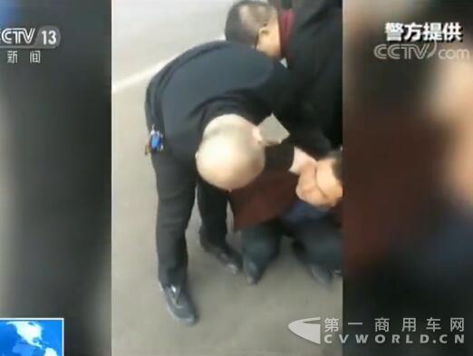 多警种联手打击煤运通道上“油耗子”4.jpg
