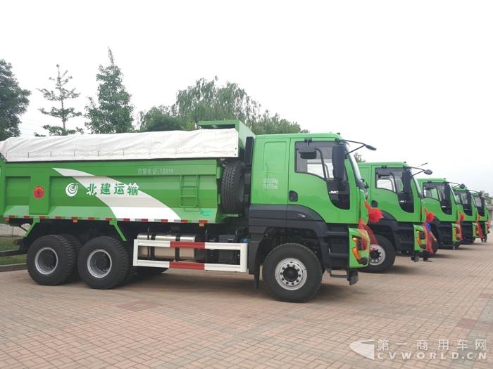 江铃交车仪式现场展车1.jpg