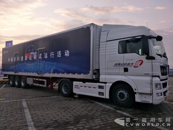 开路先锋 曼恩牵引车助力中俄道路运输2.jpg