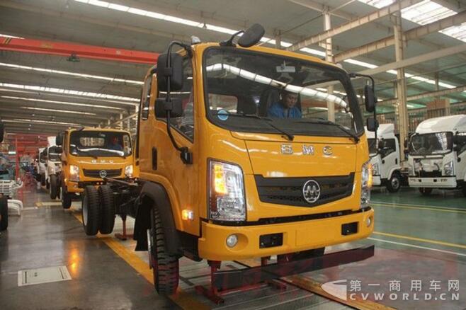 河南卡车新军 森源首批中重型车已下线.jpg