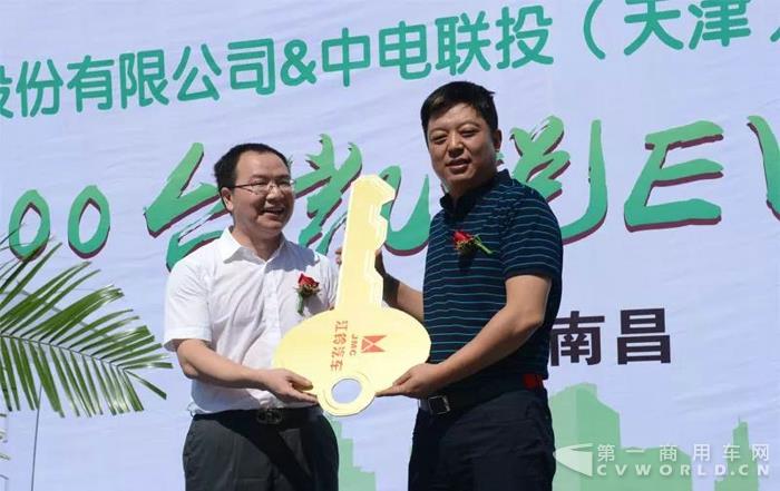 500台凯锐EV交付! 绿色互联未来开启！2.jpg