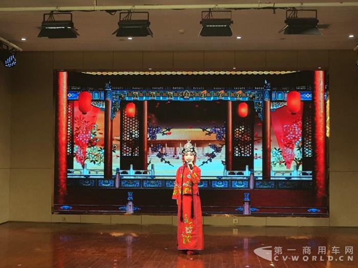 现场娱乐表演.jpg