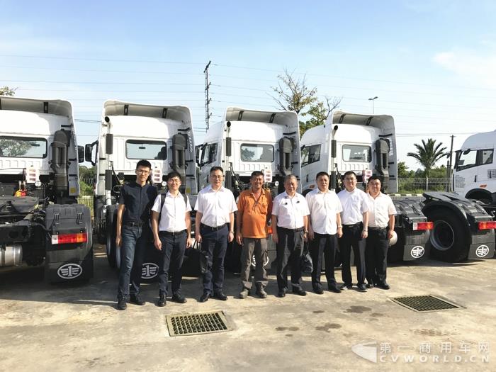 营销服务部领导走访马来西亚市场.jpg
