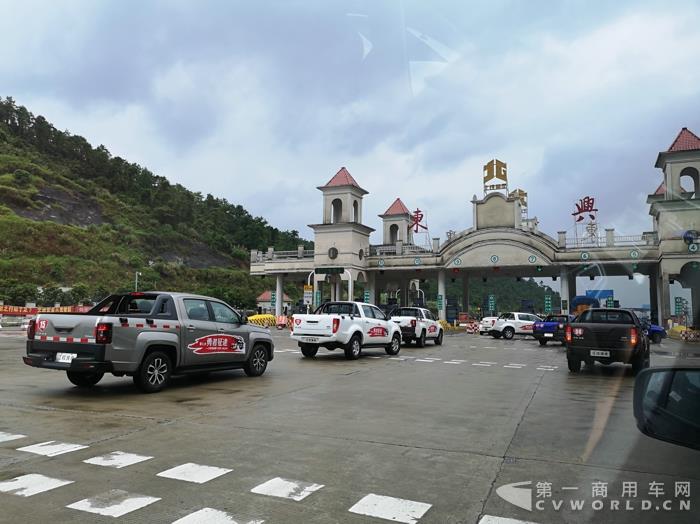 途经东兴收费站.jpg