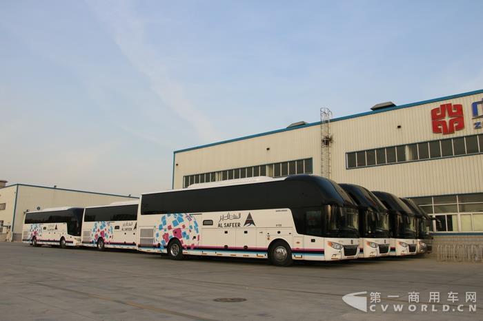 出口沙特的中通高端旅游客车 .jpg