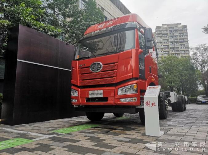 解放新J6 500马力.jpg