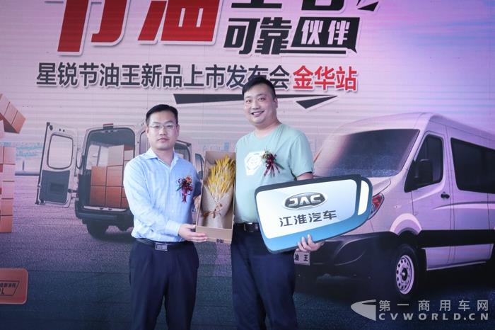绿源交车.jpg