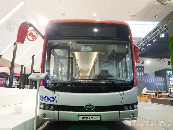 比亚迪12米纯电动客车2111.jpg