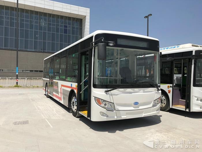 南京金龙NJL6100EV2纯电动公交车.jpg