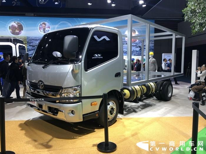 丰田氢燃料电池货车.jpg