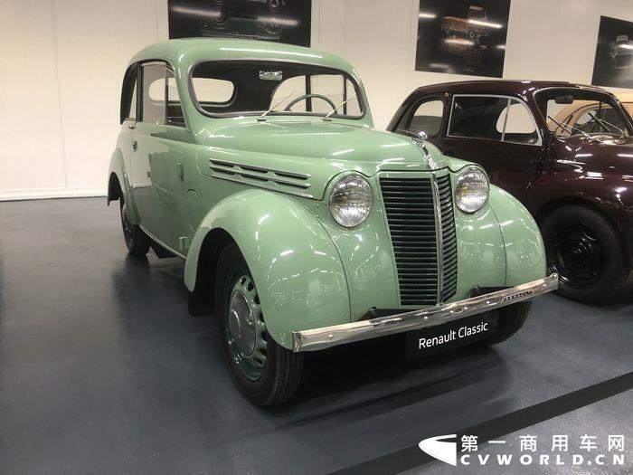 雷诺1944年生产的RENAULT 4 CV prototype n 2，车长3.55米，最大时速90km.JPG
