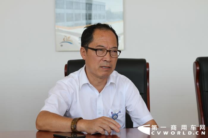 骏马客运副总经理向南.jpg