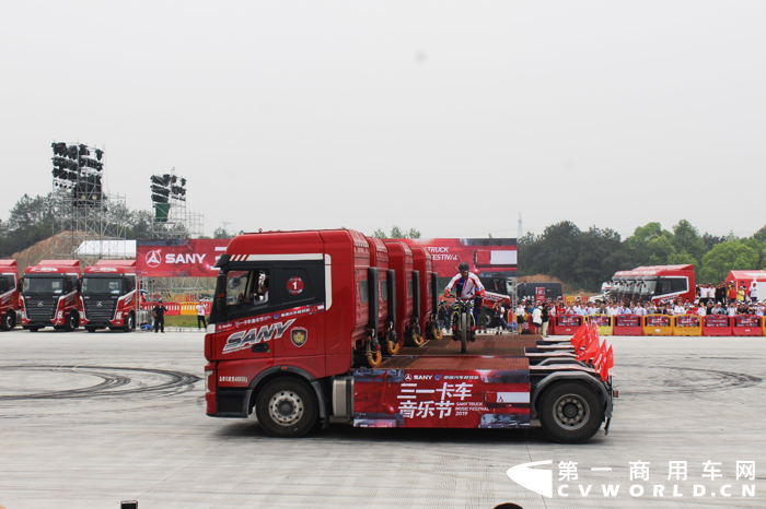 三一卡车6.png