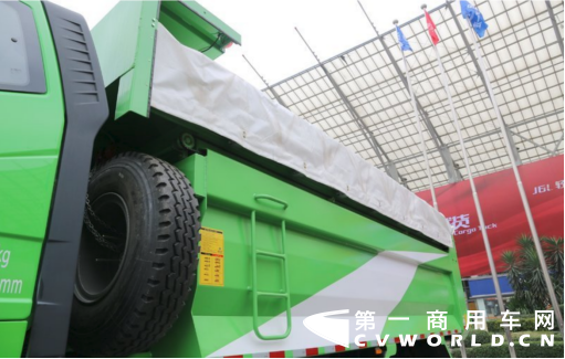 产品稿：解放J6P 6×4 LNG 自卸车 绿色动能，助力城建(1)758.png