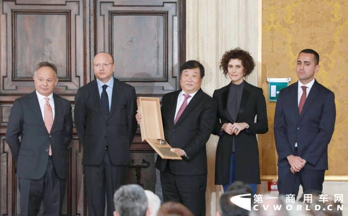 潍柴集团、意大利法拉帝集团董事长谭旭光荣获意大利“莱昂纳多国际奖”.jpg