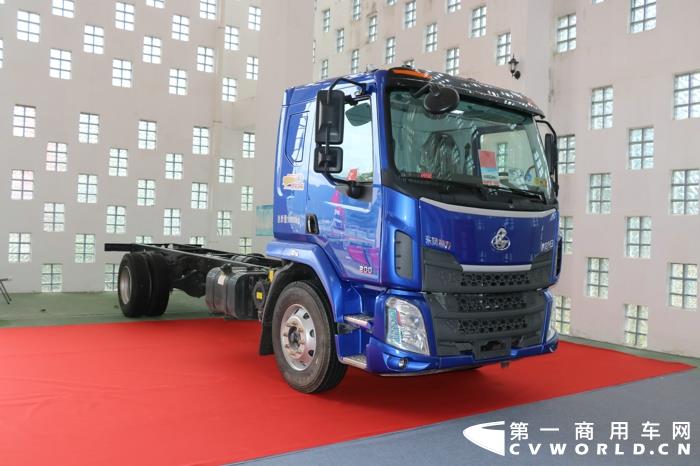 乘龙M3.jpg