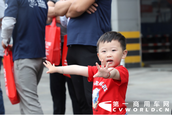 【新闻稿】东风天龙KL载货车首发上市 助阵天龙哥盐城开战-6.101418.png