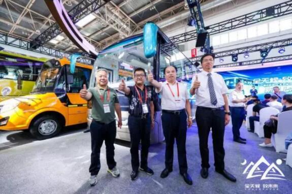 新品发布2.jpg