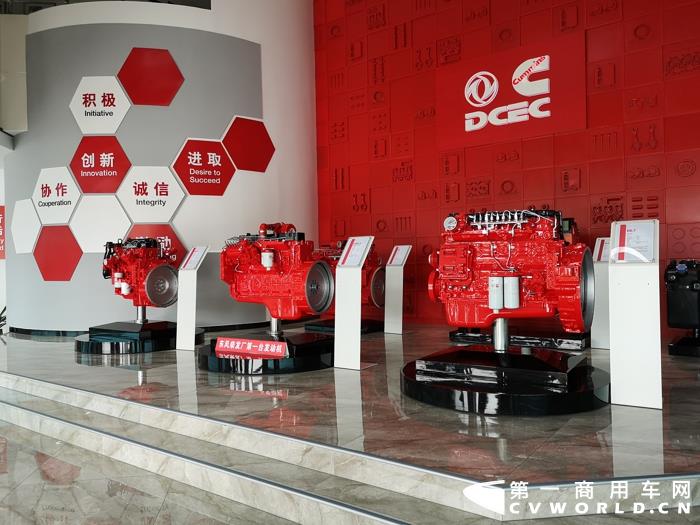 东风康明斯发动机展示2.jpg