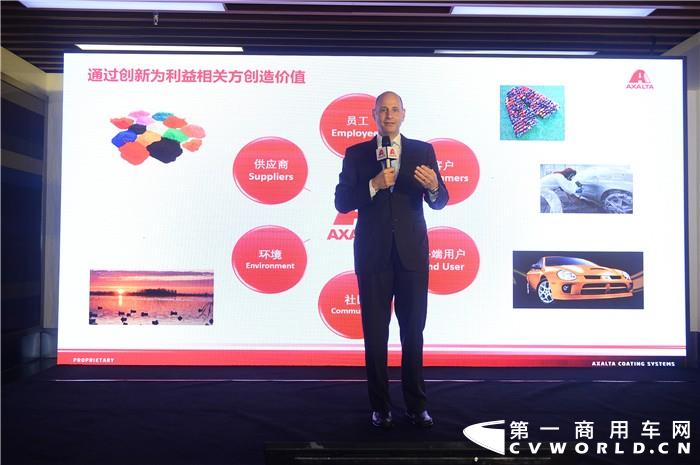 艾仕得全球高级副总裁兼首席技术官巴瑞·辛德发表主题演讲.jpg