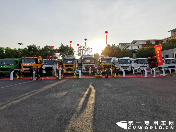 现场展车1.jpg