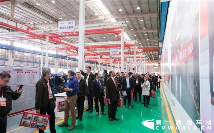10月30日，值此2019年三一集团全球代理商峰会之际，来自俄罗斯、科威特、沙特、阿联酋、阿根廷等二十多个国家和地区的150多位三一国际代理商客人莅临三一重卡参观交流与洽谈。