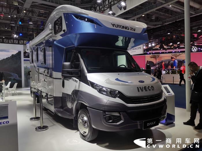 依维柯与宇通合作的房车2.jpg