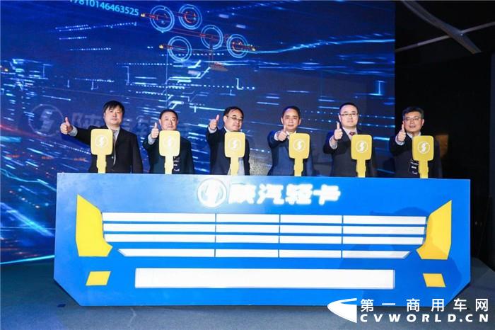 2019年11月11日，以“新生不凡、至精志远”为主题的陕汽轻卡K3000全国上市发布会于美丽的海滨城市烟台正式举行。随着现场嘉宾共同启动，大幕拉开、灯光璀璨，陕汽轻卡K3000正式发布，宣告着陕汽轻卡的首款精品轻卡闪耀启航。