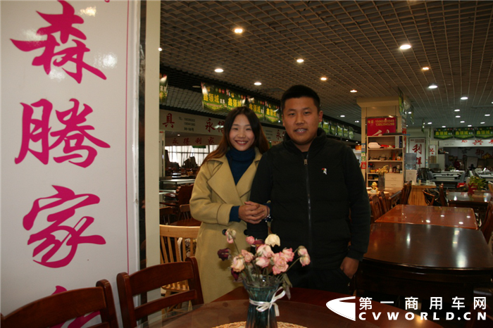 《沂州志》有记载，临沂城东，有沂河、祊河、涑河，三河交汇后，形成颜色分明的两股水流，清流与浊流。天晴的时候，清流这边映着蓝天，就像沂河中拖曳着一条蓝色的彩带，故称“沂水拖蓝”。如今的临沂，沂水“拖蓝依旧”，凭着得天独厚的地理位置及产业优势，这里亦有“物流之都”的美誉。