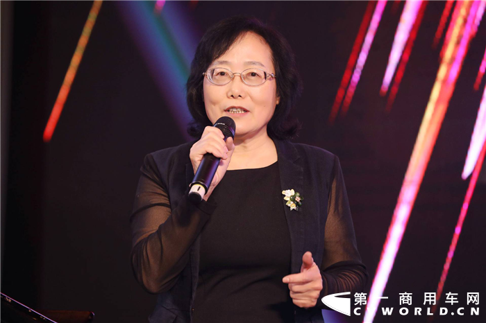 11月24日，2019东软睿驰汽车基础软件平台产品发布会暨首届汽车基础软件开发者大会在广州隆重举行，东软睿驰正式发布新一代NeuSAR产品——基于AUTOSAR架构面向量产自动驾驶汽车的操作系统软件平台NeuSAR2.0。这是继去年6月NeuSAR产品首度发布之后的全面升级产品，也是东软不断探索，通过软件赋能整车操作系统的一项重要里程碑。