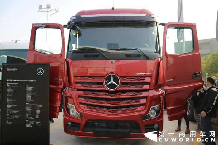 智能版Actros牵引车.jpg