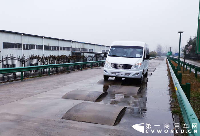 2019年12月27日，由商用汽车杂志社主办的“2020中国年度VAN”颁奖典礼在北京举行。中国年度VAN评委会宣布：经过前期实车测试和综合对比等评测工作，决定授予依维柯•欧胜2020款“2020 中国年度VAN大奖”称号，这也是依维柯•欧胜品牌在此奖项上二度折桂；首次参加中国年度VAN评测活动的江淮星锐客运版荣获“2020 中国年度VAN·节油高效奖”称号。