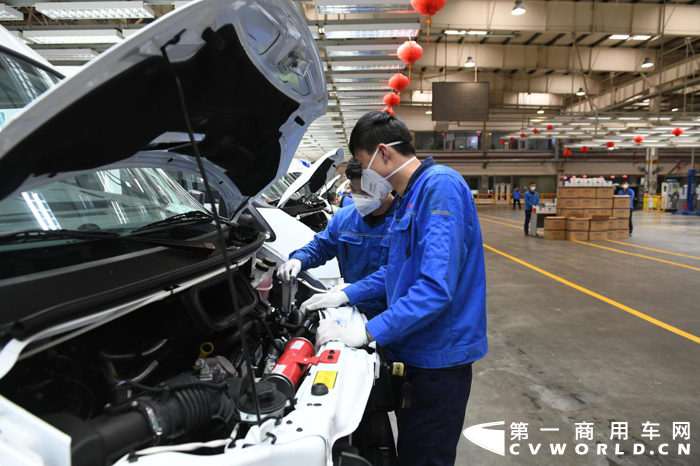 2020年，武汉爆发出传染性极强的新型冠状病毒肺炎，据最新报道，截止1月30日10：12，国内疫情确诊病例7736例，疑似病例12167例，死亡170例。如此严峻的疫情情况让人揪心，当空气都会传染病毒的时候，普通救护车就已经不能胜任了，所以一台专用的负压救护车应该是怎样的呢？