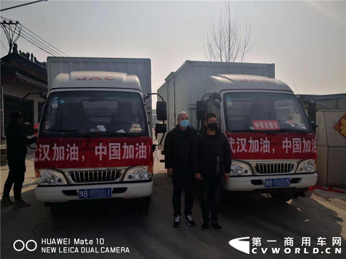 国家兴亡，匹夫有责；一方有难，八方支援。中华民族的传统美德在武汉疫情爆发之际彰显的淋漓尽致。病毒肆虐，武汉封城，但总有那些平淡而不平凡的逆行者们向疫区进发，为这场看不见硝烟的抗疫战争贡献自己的一份绵薄之力。来自河南开封益和餐饮的江淮康铃轻卡用户牛广安就是其中一位。