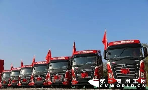 疫情之下，远程办公、在线电商等领域迎来爆发增长，而互联网营销也成为许多企业的的寻求业务发展的一个重要途径。而对于传统也商用车来说，也是如此，疫情倒逼着各家企业纷纷转战互联网。而商用车的互联网营销，三一重卡却早在2017年就开始筹划，2018年就正式实施，并创造了多个互联网商用车销售的纪录。