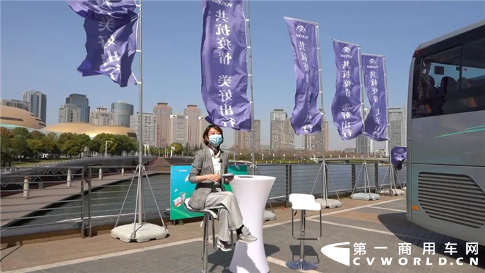 疫情“禁足”期，客运旅游业仿佛在“历劫”。然而，随着“冬去春来”，人们压抑已久的心灵需要得到释放。公路客运、旅游行业又如何借机找到“重启键”，携手孕育客旅融合发展的“新风景”？这场精彩的公益直播告诉你答案。