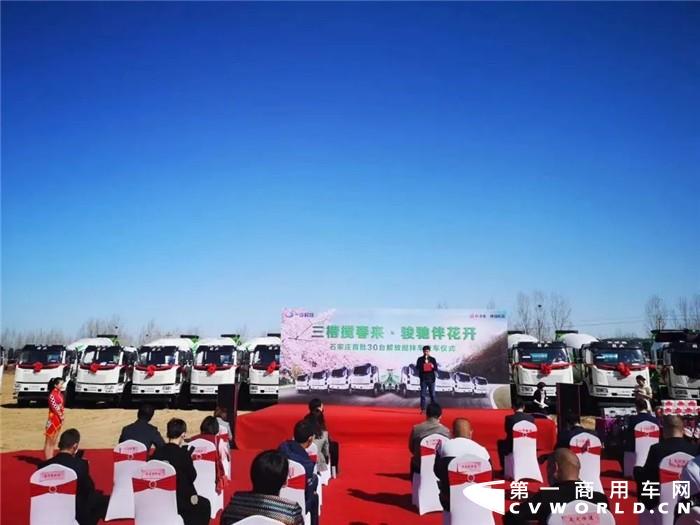 “三楷搅春来 骏驰伴花开”，3月19日下午，由一汽解放和河北骏驰共同举办的，京津冀首批30辆解放搅拌车交车仪式隆重举行。本场交车仪式首次采用线下+线上的新颖方式，现场搅拌车整齐列阵，分外亮眼；线上一汽解放、河北骏驰、三楷展创多位领导连麦对话，与直播间众多粉丝共同见证交车仪式现场盛况。