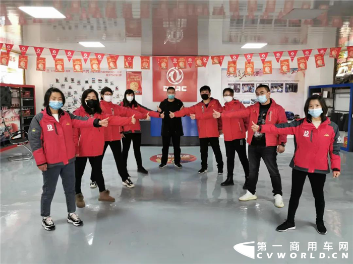 作为东风公司轻型商用车事业担当者，东风汽车股份有限公司积极开展抗“疫”自救，有序推进复工复产，并以打造命运共同体的责任感有效督导旗下各地经销服务商陆续依规按下复工加速键，努力为东风轻型车全系车型（东风凯普特、东风多利卡、东风途逸、东风小霸王、东风福瑞卡等东风轻卡系列及东风御风等东风轻客系列）客户打造安心、安全的到店环境和复工用车条件，以实际行动向客户践行“满载信赖”。
