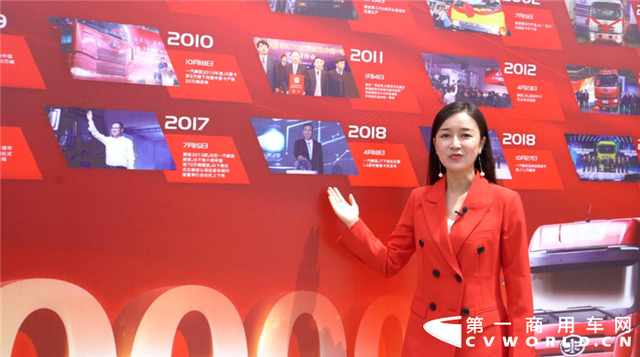 4月15日，以“百日万辆 越领巅峰”为主题的一汽解放西部万辆解密暨广西扶南物流交车仪式于成都、南宁两地，线上、线下同步盛大开启。