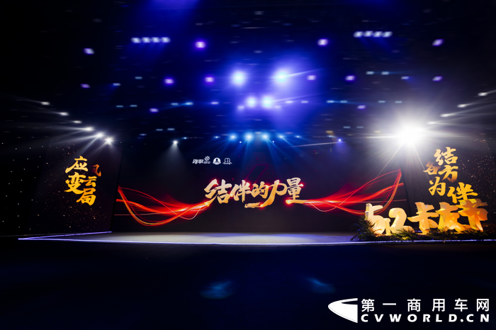 2020年伊始，新冠肺炎疫情迅速蔓延，全国经济严重受创，没有一个群体和个人幸免。4月，在党中央的领导下，全国抗疫战争取得阶段性胜利，全民复工复产已接近完成。为保住这来之不易的胜利果实，首先需要全国的各类团体、组织舍弃集会性质的活动规划，这打乱了众多企业过去一年甚至几年的发展战略，不得不放弃曾经的经验，重头开始。