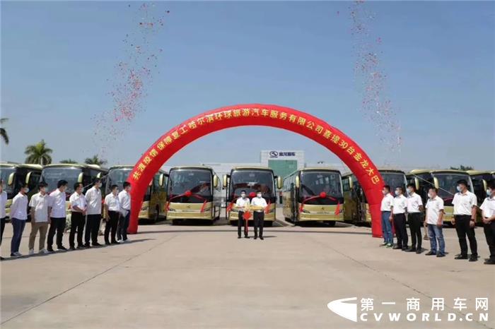 4月29日，厦门金龙客车生产基地内鼓乐喧天，30辆配装潍柴WP7发动机的客车成功交付至哈尔滨环球旅游汽车服务有限公司。至此，该公司已拥有超过150辆配装潍柴发动机的车辆。