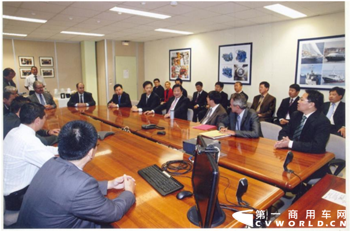 作为中国工业大省，山东因大型制造企业林立，其发展生态被称为“群象经济”，拥有海尔、魏桥、万华等多家知名企业。在众多大企业中，“潍柴系”脱颖而出，2019年以3900多亿元的营收登顶山东制造业，成为“象群”中的“头象”。